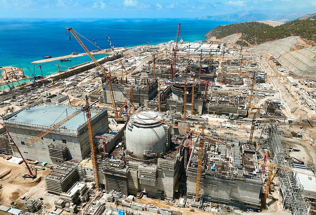 Akuju u izgradnji. Foto: Wikimedia