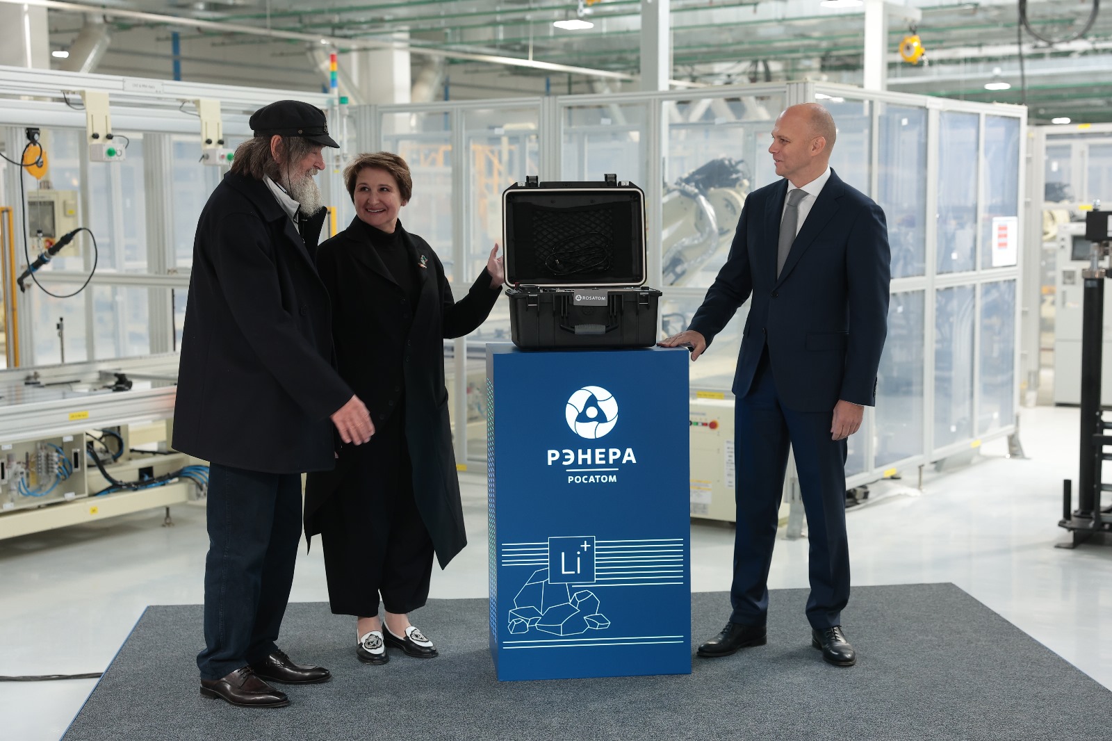 Predaja baterijskog sistema Konjuhovu. Foto: Rosatom