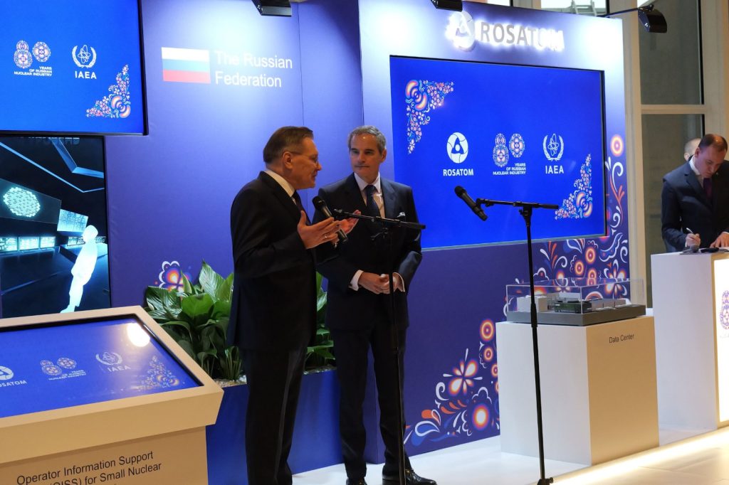 Grosi i Lihačov na simpozijumu. Foto: Rosatom